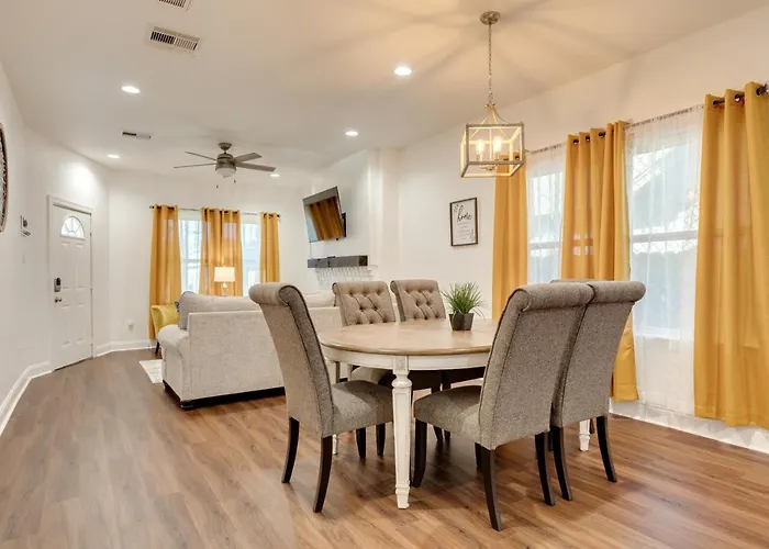 Holiday Two-Bedroom Home